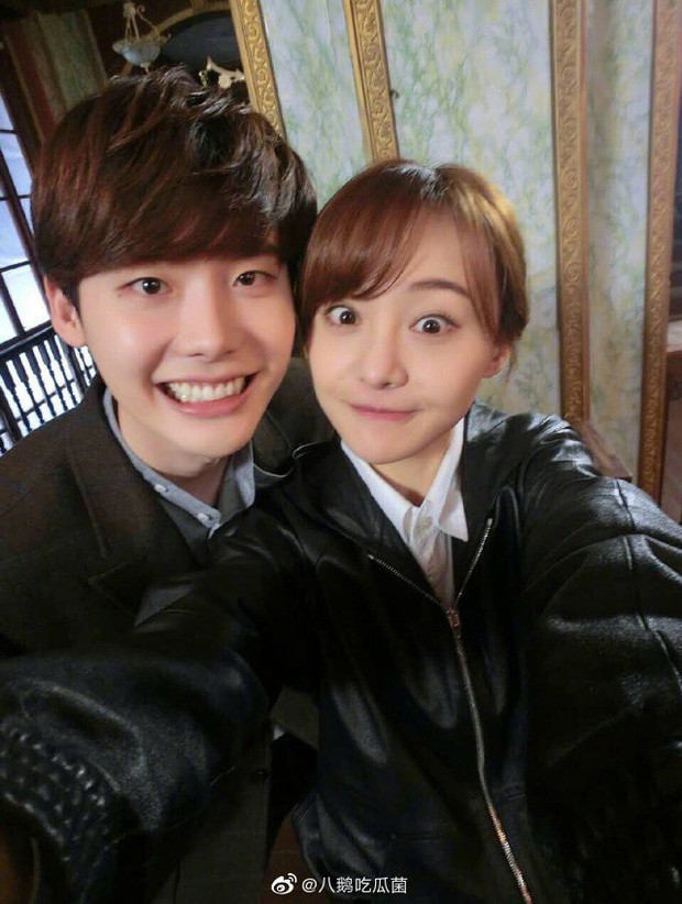 Hai người bị nghi bí mật hẹn hò Lee Jong Suk bỗng dưng bị kéo vào bê bối của Trịnh Sảng, có khi nào vì đăng ảnh mặc đồ Prada? ảnh 3