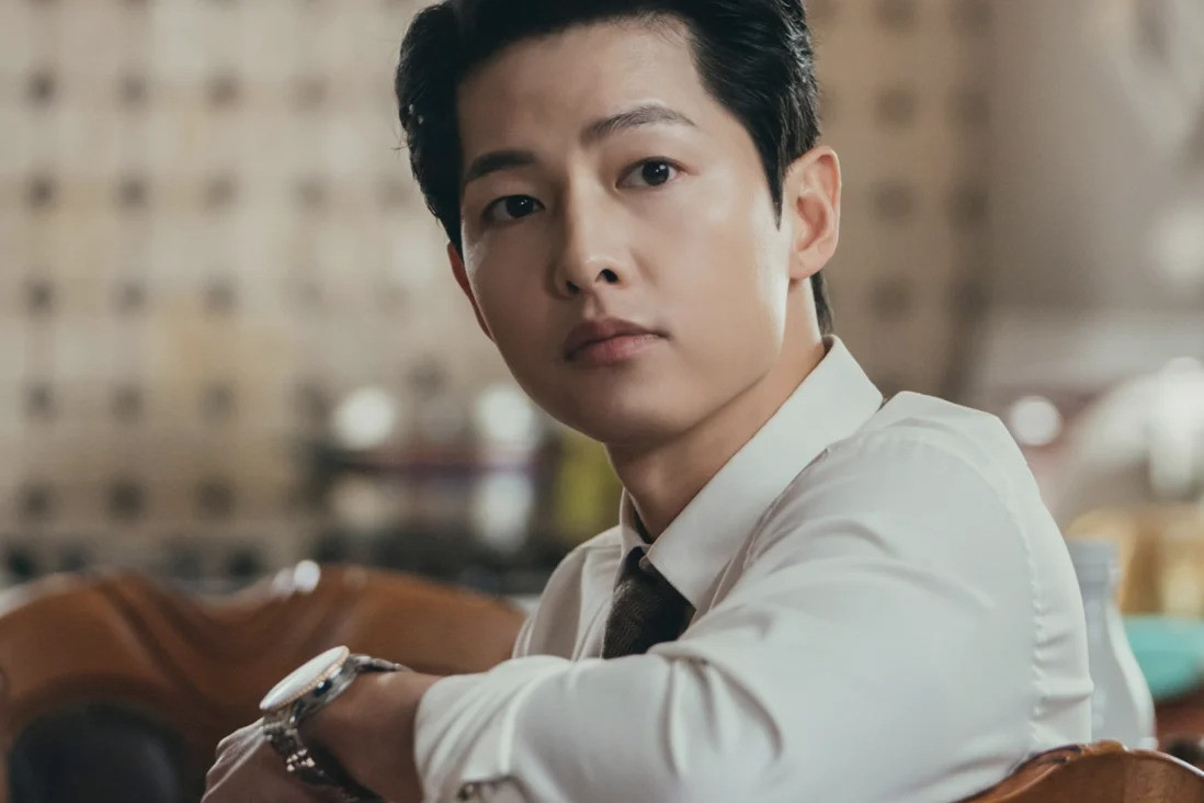 Song Joong Ki cực ngầu trong phim mới Sự nghiệp của Song Joong Ki có thể lao đao chỉ vì một hộp cơm trộn? ảnh 1