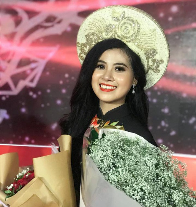 Hồng Nhi từng lọt Top 45 Hoa khôi Sinh viên Việt Nam năm 2018 và Top 3 Hoa khôi hùng biện Tiếng Anh hay nhất. Nữ sinh Học viện Hàng không có thành tích siêu ‘khủng’ dự thi Hoa hậu Việt Nam 2020 ảnh 4