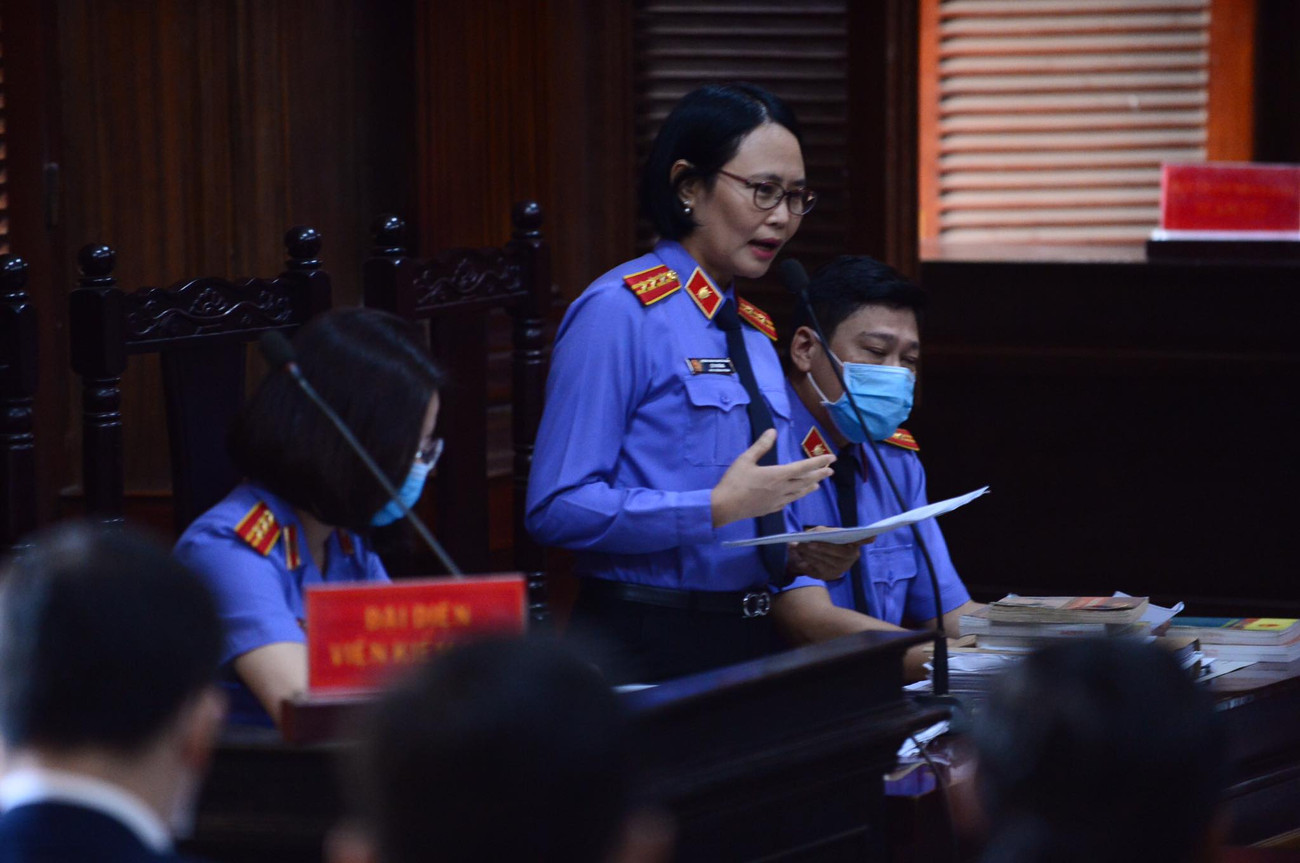 Đại diện Viện KS vẫn đang bảo lưu quan điểm 10/10 bị cáo trong vụ án đều có tội. Xuất hiện chứng cứ 'bất thường', tạm dừng phiên xử vụ bà Bạch Diệp, Nguyễn Thành Tài ảnh 1
