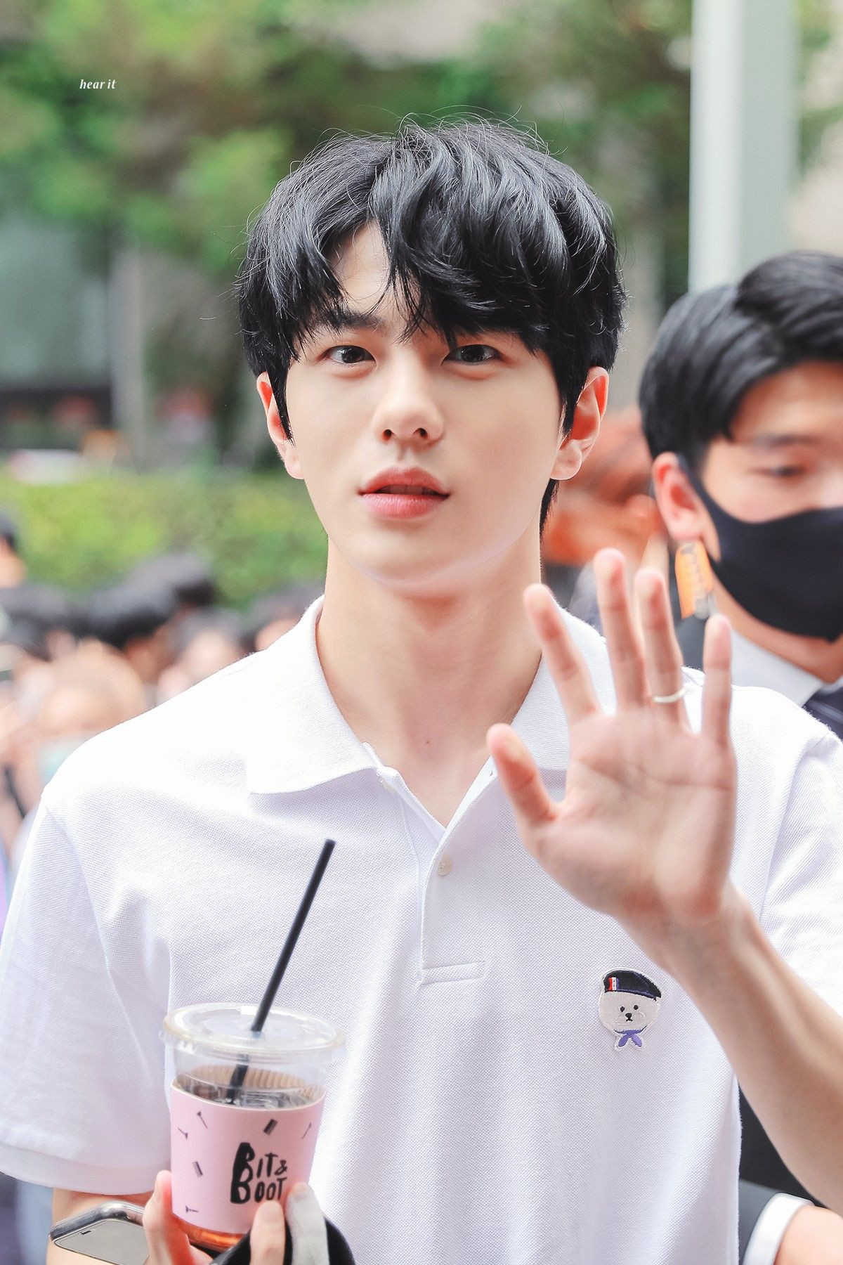 Choi Bo Min sở hữu chiều cao 1m80, cùng tính cách hài hước, có khả năng chơi thể thao và khuôn mặt vừa hồn nhiên vừa lôi cuốn. Những “siêu mỹ nam” thế hệ mới “hot” nhất của điện ảnh xứ Hàn năm 2020 ảnh 11