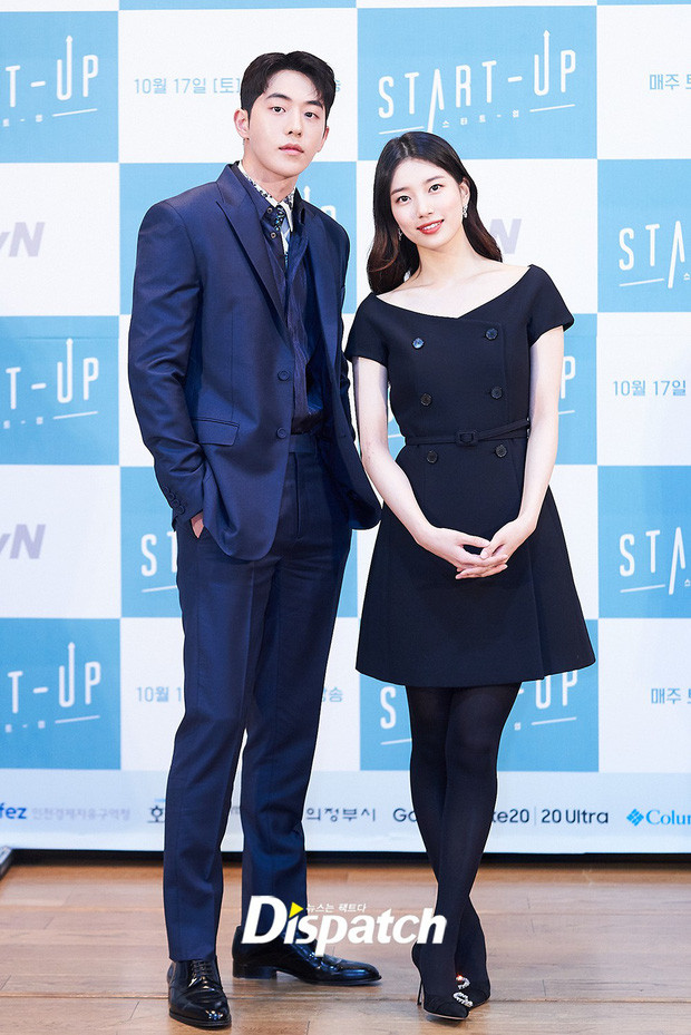 Nam Joo Hyuk và Suzy tại sự kiện họp báo ra mắt phim truyền hình mới "Start Up" đã diễn ra ở Seoul Krystal chính thức rời SM Entertainment sau 11 năm gắn bó. Cô sẽ gia nhập công ty chuyên quản lý diễn viên H& Entertainment và hoạt động với tên thật Jung Soojung Khả Ngân, Sơn Tùng và nhiều nghệ sĩ Việt lọt 'Top 100 gương mặt đẹp nhất thế giới 2020' 7 nghệ sĩ của Việt Nam vinh dự được lọt top 100 gương mặt đẹp nhất thế giới. Trong đó, dân mạng ngạc nhiên với nhiều cái tên mới. Diễn viên đóng Phật Tổ Như Lai trong 'Tây Du Ký' từng được dân quỳ lạy khi ra đường SAO CHÂU Á 12/10: Vì ngoại hình đặc biệt, diễn viên Chu Long Quảng khiến nhiều người nhầm tưởng ông là hiện thân của Phật Tổ Như Lai. 16 Typh tinh nghịch ‘diss’ nhẹ Binz, lựa toàn câu trending với bản rap ‘Người Ấy Là Ai?’ Không raplove thả thính hay những bản rap “hơi hướng xa xỉ”, 16 Typh quyết định quay về với sở trường của mình tại vòng Bứt Phá tập 11 "Rap Việt". Dù bị học trò cưng “diss” nhẹ trong lời rap “Không như Binz dù truyền thông hay TV thì vẫn chỉ có 1 pose”, nhưng nam HLV Binz lại vô cùng thích thú, thậm chí còn minh họa hỗ trợ cực nhiệt tình cho 16 Typh. Giữ đúng lời hứa, Hydra ‘chặt tay’ hóa Dương Quá, rủ Cô Cô đi ăn miến lươn ở Rap Việt Hóa thân thành Dương Quá, Hydra chứng minh thành công tính đa dạng và khả năng biến hóa khôn lường của mình trong việc lấy được cả nước mắt và nụ cười của khán giả. ‘Đường Tăng’ Từ Thiếu Hoa hát dạo mưu sinh cực nhọc ở tuổi 62 SAO CHÂU Á 10/10: Cuộc sống hiện tại của Từ Thiếu Hoa khá vất vả khi ông vẫn phải thường xuyên tham gia sự kiện nhỏ kiếm tiền mưu sinh. SHOWBIZ-TV: Thông tin sức khoẻ nhạc sĩ Trần Tiến, nghệ sĩ Mạc Can đáng chú ý tuần qua SHOWBIZ-TV - Bản tin Tiền Phong TV, tổng hợp những tin tức đáng chú ý về Văn hoá - Giải trí trong tuần. Mẫu nữ 38 tuổi lấy ông trùm mỏ vàng 63 tuổi gây xôn xao mạng xã hội Trung SAO CHÂU Á 9/19: Đám cưới của chú rể Trần Cảnh Hà và cô dâu Tiền Băng đang thu hút sự chú ý lớn từ dư luận. Đặc biệt, lý lịch của cả hai chính là điều gây nên tranh cãi. NSND Lê Khanh chia sẻ đoạn tin nhắn tình tứ với chồng, tiết lộ chưa từng làm đám cưới "Tôi và ông xã có một tờ giấy chứng hôn để các con có giấy khai sinh cho đàng hoàng nhưng đến giờ vẫn chưa có một lễ cưới nào diễn ra”, NSND Lê Khanh tâm sự. ‘Rap Việt’ bùng nổ với đại chiến Sơn Tinh – Thủy Tinh, Karik tung nón vàng cuối cùng HLV Binz cùng “biệt đội siêu thí sinh” của mình đã tạo nên những khoảnh khắc khó quên tại Rap Việt tại vòng Đối Đầu tập 10. Sốt xình xịch với bộ ảnh nàng 'Triệu Mẫn' An Dĩ Hiên bụng bầu vượt mặt ở tuổi 40 ảnh 11
