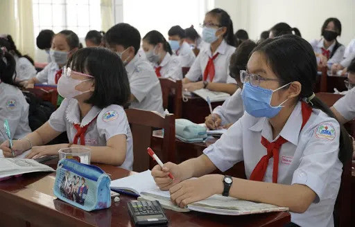Quyết định của UBND TP. Hà Nội được ban hành 2 ngày sau đề xuất của Ban Chỉ đạo phòng chống dịch thành phố. Đến ngày 26/2, thành phố trải qua 11 ngày không ghi nhận ca mắc mới ngoài cộng đồng (Ảnh minh họa). NÓNG: Học sinh Hà Nội chính thức trở lại trường từ ngày thứ Ba tuần tới 2/3 ảnh 1