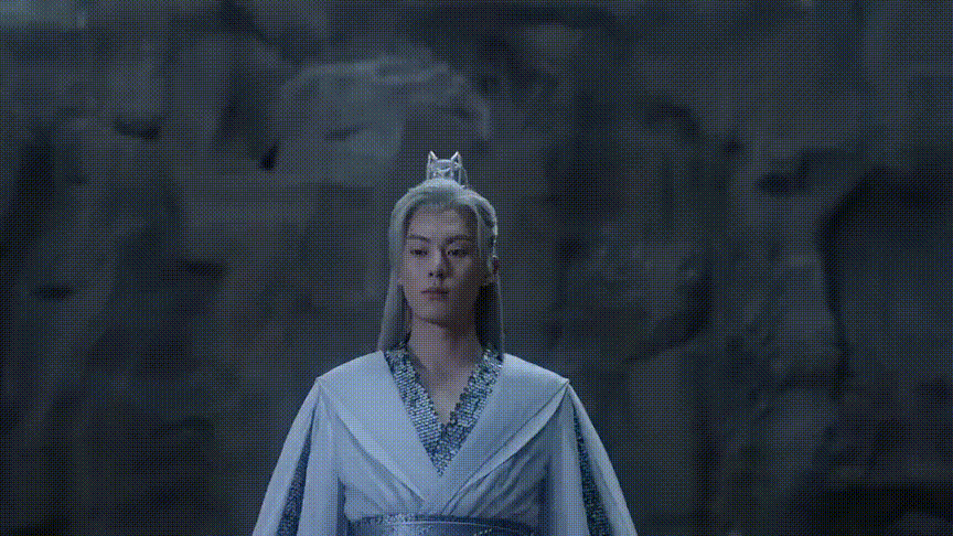 Không rõ Vương Hạc Đệ đang đóng "Ngộ Long" hay đóng "Chàng trai rô-bốt" nữa... Không rõ Vương Hạc Đệ đang đóng "Ngộ Long" hay đóng "Chàng trai rô-bốt" nữa...