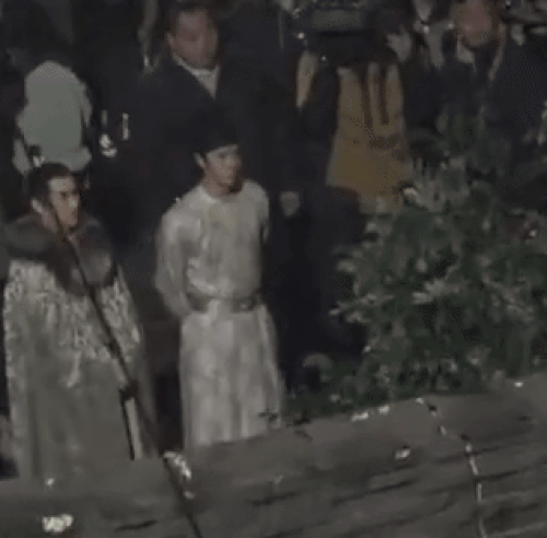 Liễu Nhiên luôn lo lắng cho sự an toàn của Bách Lý Hoằng Nghị, lâu lâu lại gọi tên tướng công. Liễu Nhiên luôn lo lắng cho sự an toàn của Bách Lý Hoằng Nghị, lâu lâu lại gọi tên tướng công.