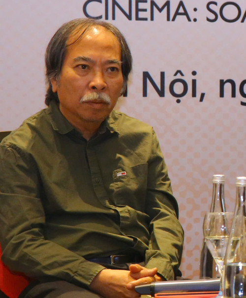 Nhà thơ Nguyễn Quang Thiều nói nhà làm phim nên sáng tạo, cởi mở hơn khi làm phim lịch sử. Nhà thơ Nguyễn Quang Thiều nói nhà làm phim nên sáng tạo, cởi mở hơn khi làm phim lịch sử.