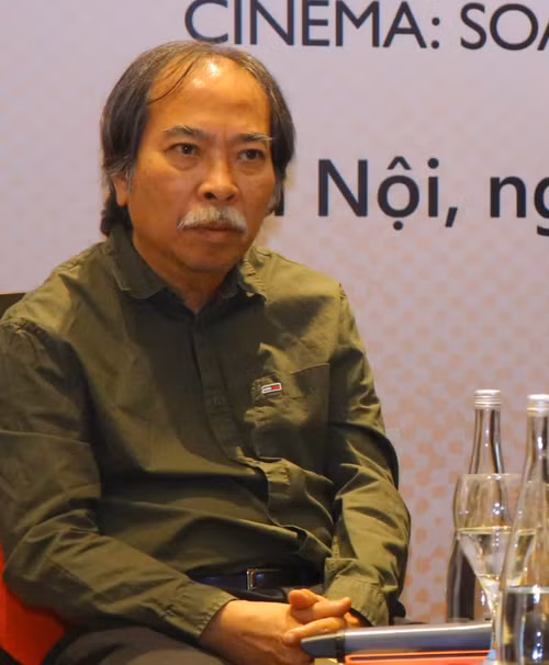 Nhà thơ Nguyễn Quang Thiều nói nhà làm phim nên sáng tạo, cởi mở hơn khi làm phim lịch sử. Nhà thơ Nguyễn Quang Thiều nói nhà làm phim nên sáng tạo, cởi mở hơn khi làm phim lịch sử.