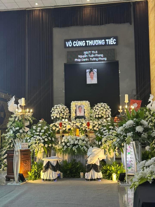 Tang lễ NSƯT Tuấn Phong diễn ra tại TPHCM. Tang lễ NSƯT Tuấn Phong diễn ra tại TPHCM.