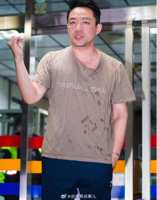 Uông Tiểu Phi và Từ Hy Viên đấu tố lẫn nhau. Uông Tiểu Phi và Từ Hy Viên đấu tố lẫn nhau.