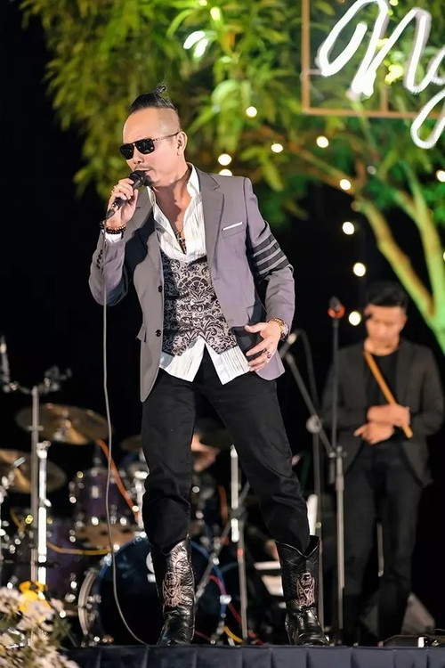 Jimmii Nguyễn hát không cát-xê ở Hải Phòng ngày 5/5 sau sự cố đêm nhạc bị dừng đột ngột. Jimmii Nguyễn hát không cát-xê ở Hải Phòng ngày 5/5 sau sự cố đêm nhạc bị dừng đột ngột.