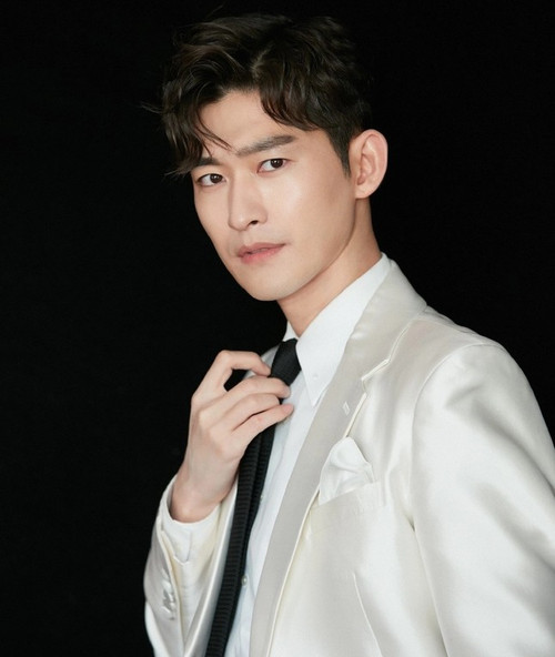 Trương Hàn khẳng định bản thân không bị trừng phạt, cấm sóng mà chỉ nghỉ ngơi tĩnh dưỡng. Trương Hàn khẳng định bản thân không bị trừng phạt, cấm sóng mà chỉ nghỉ ngơi tĩnh dưỡng.