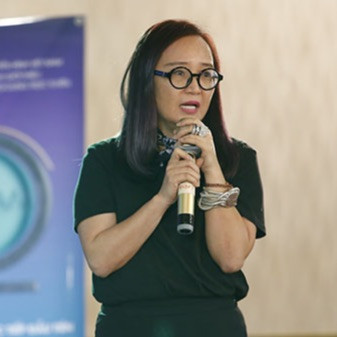 Bà Ngô Thị Bích Hiền - đại diện đơn vị phát hành BHD - cho biết cho biết hình thức chiếu “mù” đã rất quen thuộc tại các liên hoan phim quốc tế lớn. Bà Ngô Thị Bích Hiền - đại diện đơn vị phát hành BHD - cho biết cho biết hình thức chiếu “mù” đã rất quen thuộc tại các liên hoan phim quốc tế lớn.