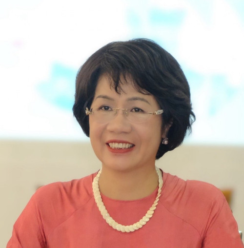 PGS.TS Nguyễn Thị Thu Phương cho biết doanh thu 340 tỷ đồng đến từ hoạt động quảng cáo, tư vấn truyền thông. PGS.TS Nguyễn Thị Thu Phương cho biết doanh thu 340 tỷ đồng đến từ hoạt động quảng cáo, tư vấn truyền thông.