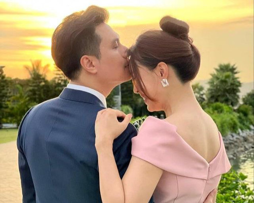 Hồng Diễm xưa nay nói không với cảnh hôn dù vào vai vợ chồng. Hồng Diễm xưa nay nói không với cảnh hôn dù vào vai vợ chồng.