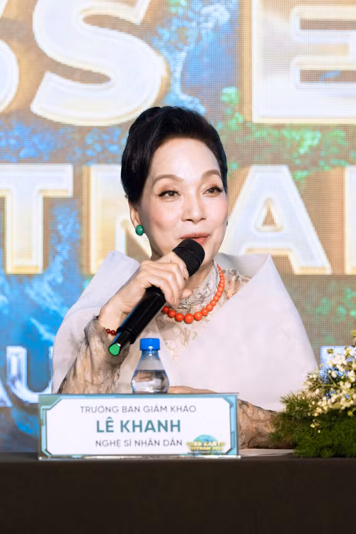NSND Lê Khanh cho biết cần có thời gian để đánh giá, chọn ra người xứng đáng thi Hoa hậu Trái Đất. NSND Lê Khanh cho biết cần có thời gian để đánh giá, chọn ra người xứng đáng thi Hoa hậu Trái Đất.
