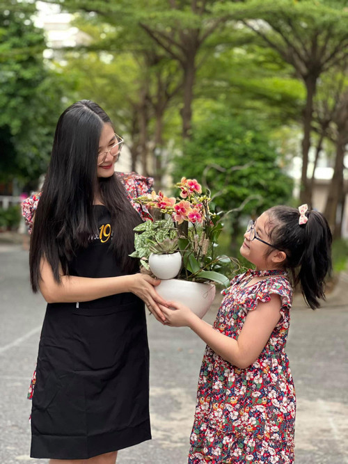 Mạc Anh Thư sống ở Phần Lan cùng con gái. Mạc Anh Thư sống ở Phần Lan cùng con gái.