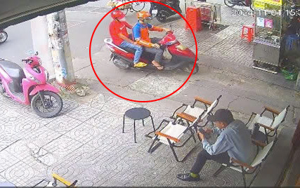 Camera ghi cảnh Tài và Cường đi trộm cắp. Ảnh: C.A. Camera ghi cảnh Tài và Cường đi trộm cắp. Ảnh: C.A.