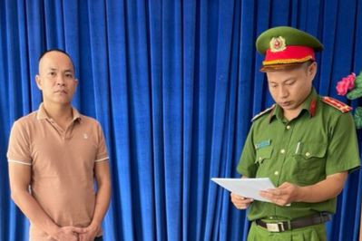 Đối tượng Nguyễn Thanh Tùng tại cơ quan công an (Ảnh: A.X.).