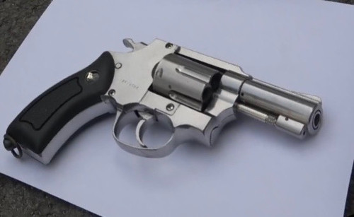 Khẩu súng công an thu giữ từ nhóm của Minh. Ảnh: Công an cung cấp.