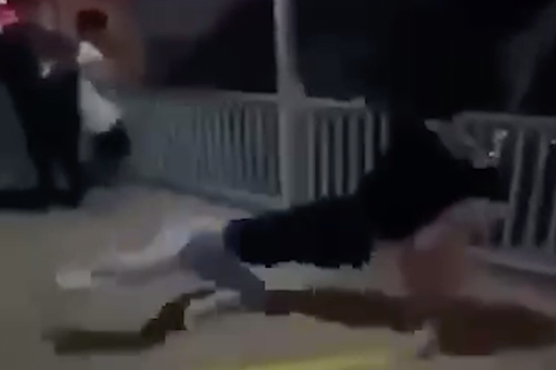 Hình ảnh em M bị đánh bị đăng lên mạng xã hội. Ảnh cắt từ clip. Hình ảnh em M bị đánh bị đăng lên mạng xã hội. Ảnh cắt từ clip.