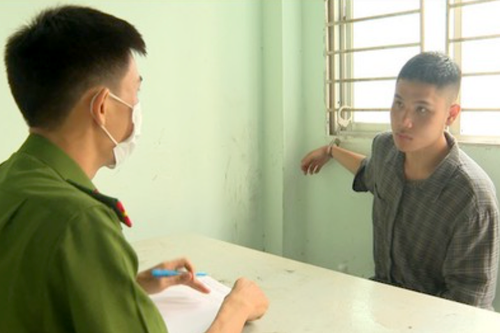 Công an lấy lời khai nghi phạm giết người tại quận Phú Nhuận xảy ra vào ngày 21/7.