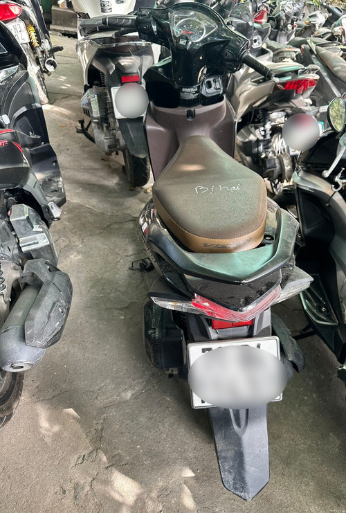 Xe máy của nạn nhân bị cướp. Ảnh: A.X.