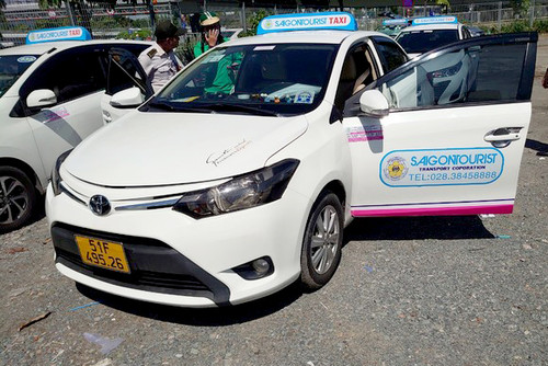 Taxi gian lận giá cước tại sân bay Tân Sơn Nhất bị lực lượng chức năng phát hiện hồi tháng 6.