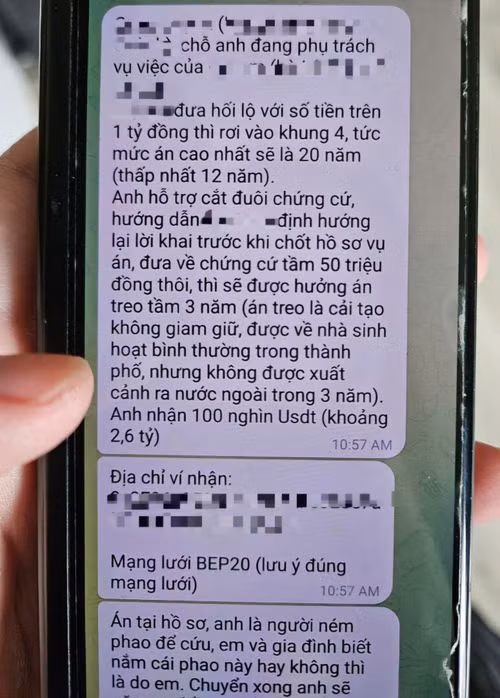 Tin nhắn của các đối tượng lừa đảo. Ảnh: Công an cung cấp.