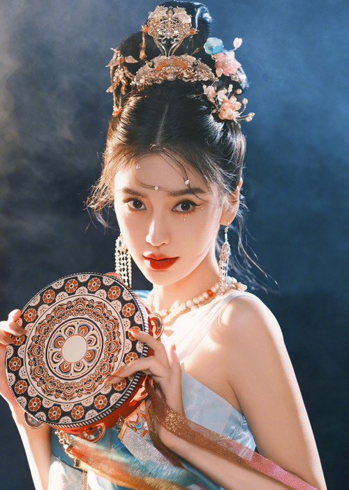 Angelababy trở lại giới giải trí sau 3 tháng bị cấm sóng. Angelababy trở lại giới giải trí sau 3 tháng bị cấm sóng.