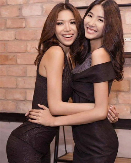 Minh Tú và Hoàng Thùy đồng loạt giải thích việc Hoàng Thùy vắng mặt ở lễ cưới đồng nghiệp. Minh Tú và Hoàng Thùy đồng loạt giải thích việc Hoàng Thùy vắng mặt ở lễ cưới đồng nghiệp.