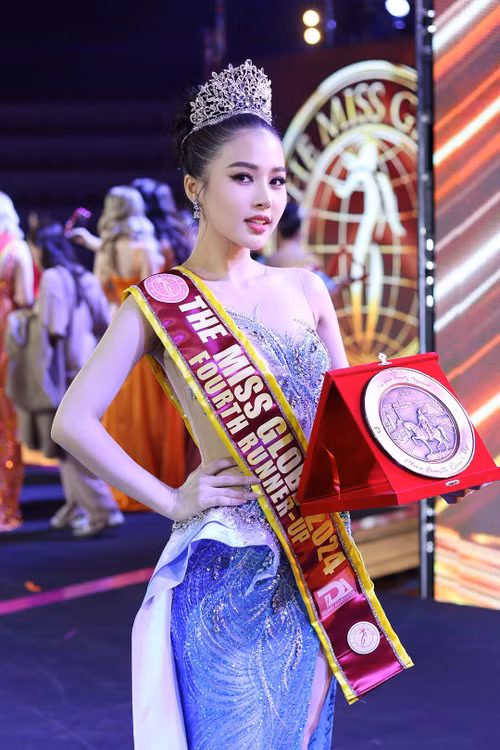 Đỗ Hà Trang đạt danh hiệu á hậu 4 The Miss Globe 2024.