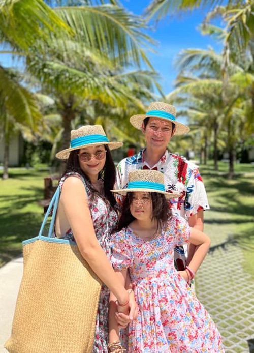 Huy Khánh phủ nhận ly hôn Mạc Anh Thư. Huy Khánh phủ nhận ly hôn Mạc Anh Thư.