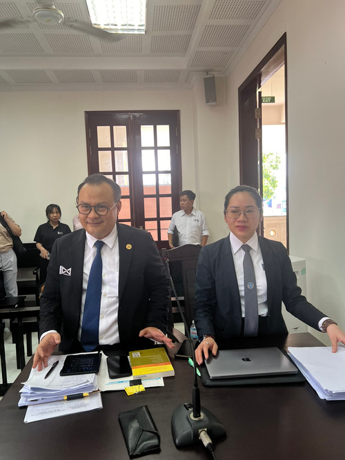 Luật sư Nguyễn Quốc Cường, người đại diện quyền và nghĩa vụ hợp pháp của Lê Hoàng Phương tại tòa. Luật sư Nguyễn Quốc Cường, người đại diện quyền và nghĩa vụ hợp pháp của Lê Hoàng Phương tại tòa.
