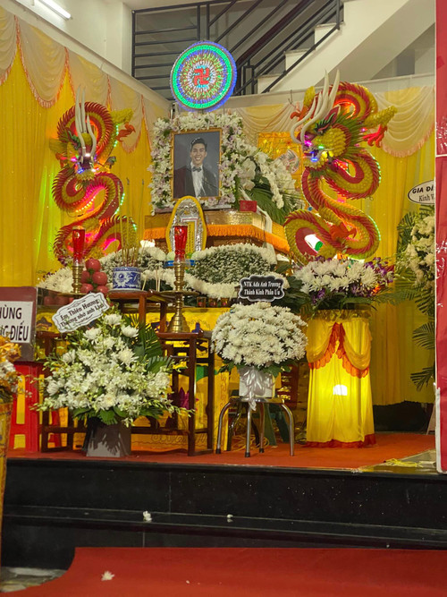 Linh cữu của chuyên gia trang điểm Lâm Nguyễn được quàn tại quận 4, TPHCM.