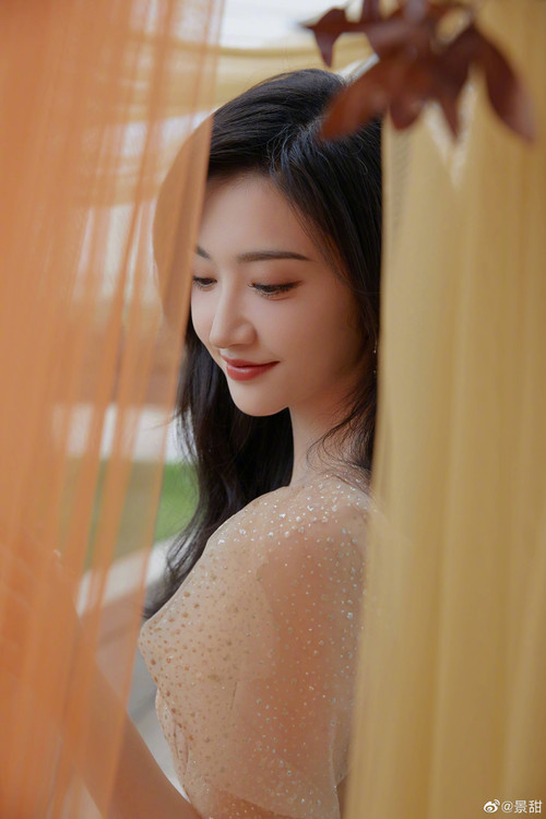 Cảnh Điềm không có động thái trước lùm xùm. Ảnh: Weibo. Cảnh Điềm không có động thái trước lùm xùm. Ảnh: Weibo.