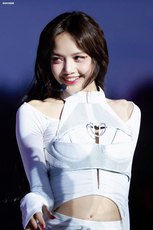 Báo Hàn nhận định khả năng tái ký hợp đồng với YG của Lisa (BlackPink) ngày càng mờ mịt. Ảnh: Twitter.