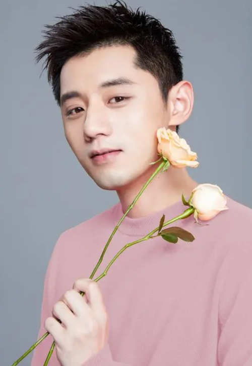 Trương Kế Khoa bị bóc mẽ đời tư hỗn loạn. Ảnh: Weibo. Trương Kế Khoa bị bóc mẽ đời tư hỗn loạn. Ảnh: Weibo.