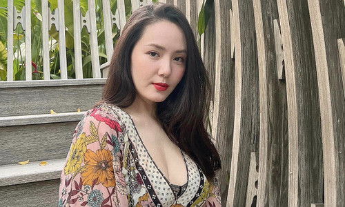 Ca sĩ Phương Linh xin lỗi sau ồn ào tranh cãi với fan. Ca sĩ Phương Linh xin lỗi sau ồn ào tranh cãi với fan.