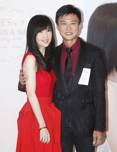 Vợ chồng Châu Huệ Mẫn và Nghê Chấn. Ảnh: Sina. Vợ chồng Châu Huệ Mẫn và Nghê Chấn. Ảnh: Sina.