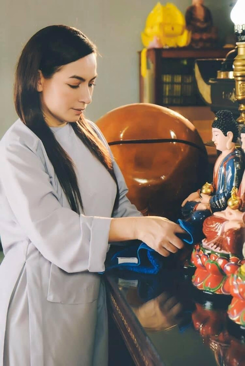 Việt Hương bức xúc khi cố nghệ sĩ Phi Nhung bị tung tin giả.