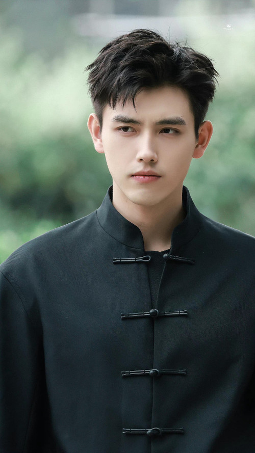 Hình ảnh hiện tại của Trần Phi Vũ sau scandal lộ ảnh giường chiếu. Hình ảnh hiện tại của Trần Phi Vũ sau scandal lộ ảnh giường chiếu.