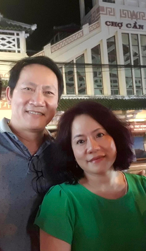 Sự nghiệp của NSƯT Hoàng Hải luôn có gia đình kề cạnh, ủng hộ.