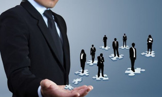 Từ nhân viên lên leader: Ngoài năng lực, bạn trẻ cần kỹ năng gì để không bị "ngợp"?