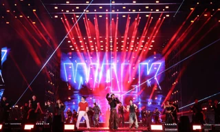 HIEUTHUHAI "bắt bẻ" fan "đu concert" tới khuya, ISAAC trình diễn "hit quốc dân"