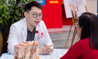 Bác sĩ trẻ Trần Minh Triết sở hữu bảng thành tích "khủng", sôi nổi làm tình nguyện