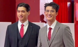 Ma Ran Đô - Trần Ngọc Vàng catwalk đôi mở màn show thời trang