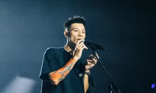 Rapper MCK gỡ 19 ca khúc khỏi các nền tảng nghe nhạc, khán giả phản ứng ra sao?