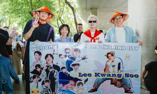 Lee Kwang Soo xuất hiện tại TP.HCM, nhận quà từ Duy Khánh và Hoàng Hà