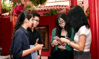 Gen Z nhìn lại Sài Gòn xưa qua đa giác quan, đến chiếc bàn cũng thấy lạ