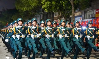 Tổng hợp luyện A80: Tiếng bước chân hào hùng hòa cùng tiếng hò reo của nhân dân